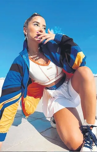 Ala Tokel'in milyonluk cipini görenler küçük dilini yuttu!