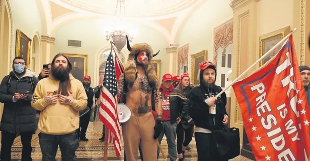 ABD yine karıştı: Kongre binası, Donald Trump’ın destekçileri tarafından basıldı