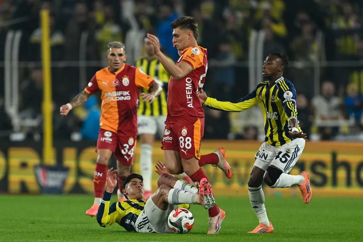 galatasarayda-ayrilik-istegi-sure-bulmak-istiyor-1788330950581.jpeg Galatasaray'da ayrılık isteği! Süre bulmak istiyor-3