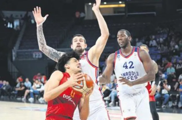 Galatasaray’ı yenen Efes seriyi 2-0’a getirdi! Anadolu Efes 80-68 Galatasaray Doğa Sigorta