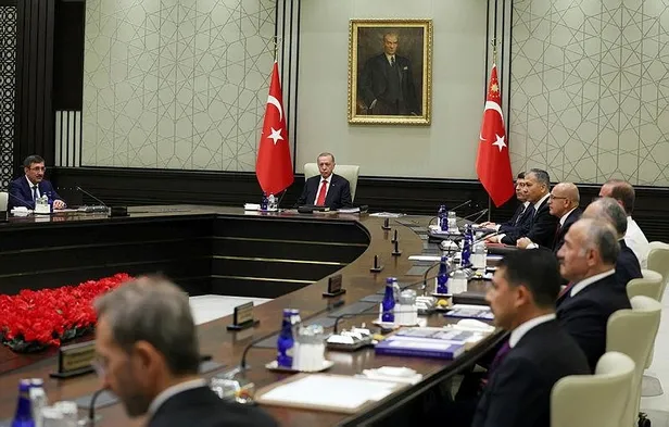 baskan-erdogan-liderliginde-mgk-toplantisi-sonrasi-sona-erdi-cok-net-terorle-mucadele-vurgusu-1691598152168.jpeg Başkan Erdoğan liderliğinde MGK toplantısı sonrası sona erdi! Çok net terörle mücadele vurgusu-2