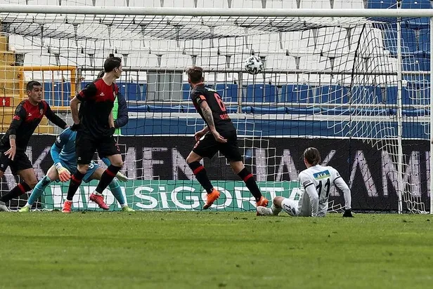 Kasımpaşa'da 5 gollü müthiş maç! | Kasımpaşa: 3-2 Fatih Karagümrük (Maçın özeti ve golleri)-7