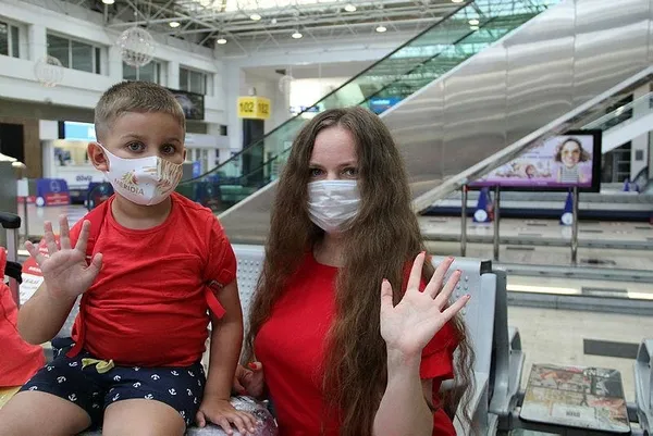 Türkiye'ye turist akını: İlk gün 44 uçakla 12 bini aşkın Rus Antalya'ya indi-2