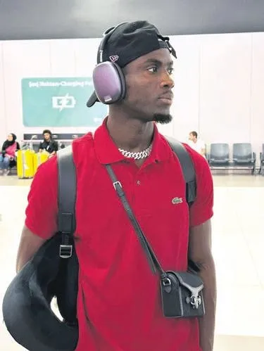 besiktas-yeni-transferi-eric-baillyi-acikladi-taraftarlar-elestiri-yagmuruna-tuttu-afrikali-ve-sakatlik-ihtima-1693954260390.jpeg Beşiktaş yeni transferi Eric Bailly'i açıkladı! Taraftarlar eleştiri yağmuruna tuttu: "Afrikalı ve sakatlık ihtimali yüksek"-2