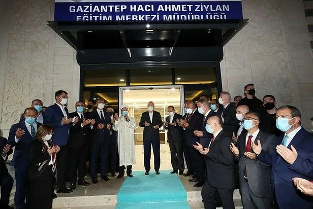 baskan-recep-tayyip-erdogan-gaziantepte-haci-ahmet-ziylan-egitim-merkezi-mudurlugunun-acilisini-yapti-1601140664396.jpeg Başkan Recep Tayyip Erdoğan, Gaziantep'te Hacı Ahmet Ziylan Eğitim Merkezi Müdürlüğü'nün açılışını yaptı-3