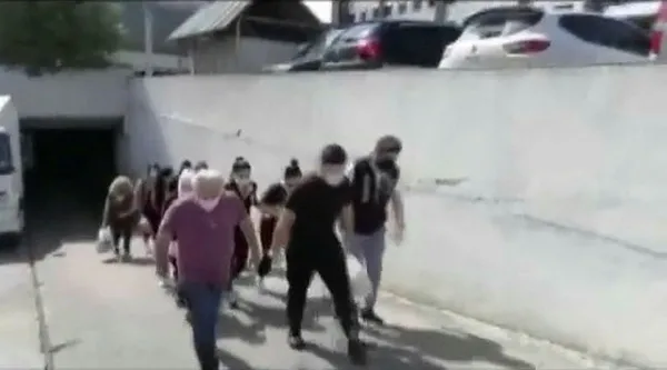 Esenyurt'ta jigololuk vaadiyle dolandırıcılık yapan şüphelilere operasyon-2