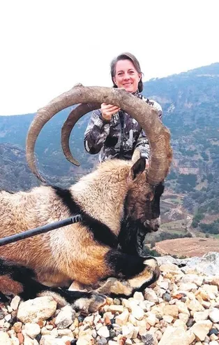 ABD'li avcı Adıyaman'da uzun boynuzlu dağ keçisi avladı