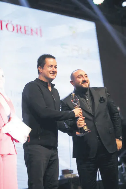 Ayaklı Gazete TV Yıldızları Ödül Töreni ünlüler geçidine sahne oldu! Geceye atv damga vurdu...-9