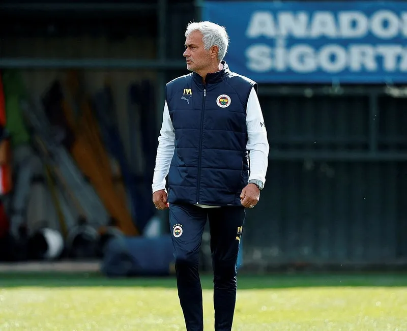 jose-mourinhodan-farkli-11-samsun-macinda-o-yildizlar-sahada-1729338622240.jpeg