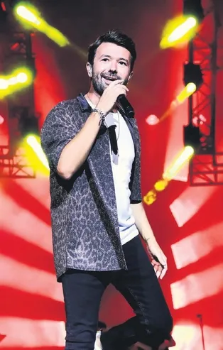 Başarılı müzisyen Yalın’dan alkışlık hareket!