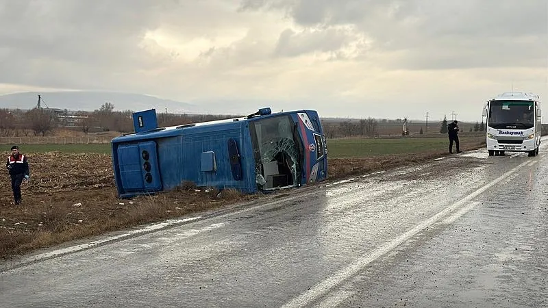 Afyonkarahisar'da feci kaza! Cezaevi aracı şarampole devrildi: Çok sayıda yaralı var (AA)