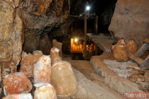 Karaman'da yerin 36 metre derinliğindeki mağarada 5 ay bekletilen Divle obruk peyniri çıkarılmadan yüzde 80'i satılıyor - 14