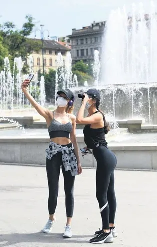 İtalya'da hayat normale dönüyor