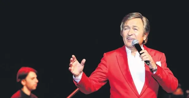 Usta sanatçı Erol Evgin öğretmenler için söyledi