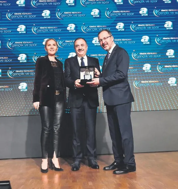 turkiye-yuzyilinda-genclik-ve-spor-zirvesi-turk-sporu-turkuvaz-medyada-bulustu-1671151011603.jpeg Türkiye Yüzyılında Gençlik ve Spor Zirvesi! Türk sporu, Turkuvaz Medya’da buluştu...-6