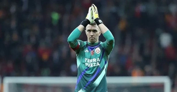 Galatasaray In Kalesi Muslera Siz Yerle Bir Takvim
