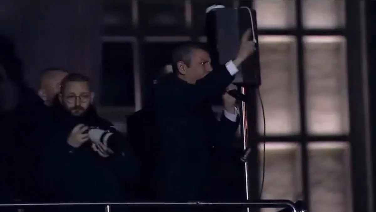 Saraçhane'de CHP provokasyonu! Özgür Özel Vali ve Emniyet Müdürü'nü tehdit etti: 6 polis yaralı