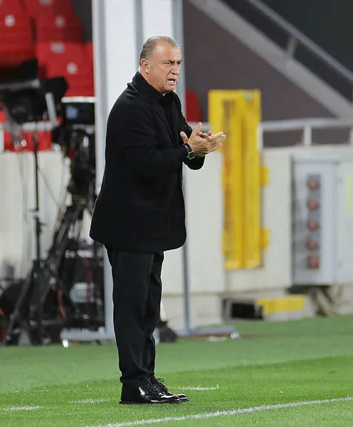 goztepeyi-3-golle-gecen-galatasarayda-fatih-terim-ben-de-yumruklarimi-sikiyorum-yutkunuyorum-1618686785637.jpg Göztepe'yi 3 golle geçen Galatasaray'da Fatih Terim: Ben de yumruklarımı sıkıyorum, yutkunuyorum-4