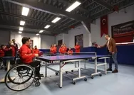 Bakan Kasapoğlu’ndan Dünya Engelliler Günü’nde para masa tenisçilere sürpriz