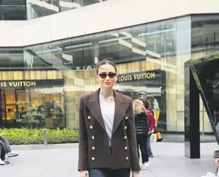 Popçu Mustafa Sandalın eski eşi Sırp şarkıcı Emina Jahovic göz doldurdu