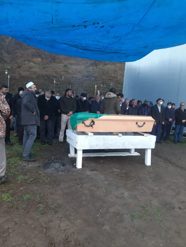 orduda-esrarengiz-olum-bir-yil-once-dini-nikahli-esi-bir-gun-once-de-resmi-nikahli-esi-balkondan-dusup-yaralan-1649769947069.jpg Ordu'da esrarengiz ölüm! Bir yıl önce dini nikahlı eşi bir gün önce de resmi nikahlı eşi balkondan düşüp yaralandı-2