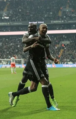 Kartal zirvede tek başına