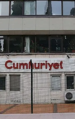FETÖ paçavrası Cumhuriyet'e gözaltı kararı
