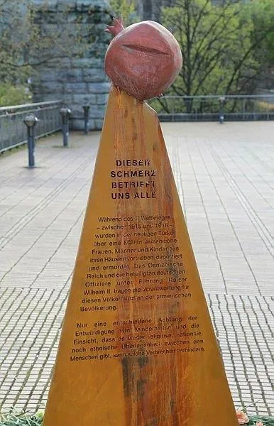 Almanya’da yasadışı sözde Ermeni soykırım anıtı kaldırıldı-1