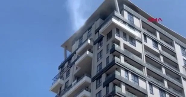 Kağıthane’de 15 katlı rezidansta yangın paniği: Mahsur kalanları itfaiye kurtardı
