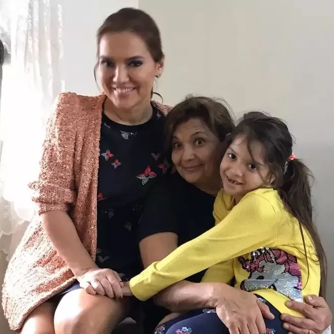 2 yaşında babasını kaybeden Demet Akalın “Yaşayamadığımız yıllar için” deyip paylaştı! Takipçilerini hüzne boğdu - 8