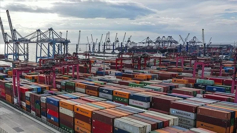 Hazine ve Maliye Bakanı Mehmet Şimşek, şubat ayı dış ticaret verilerini değerlendirdi: "Ocak ve şubatta dış ticaret açığında yıllık iyileşme 13,2 milyar dolar"-3