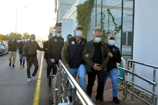 Adana merkezli iki ilde FETÖ operasyonu: 10 gözaltı