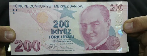 bakmayan-binlerce-kez-pisman-bu-detayi-kimse-fark-etmiyor-ataturk-resminin-uzerindeki-mor-cizgi-1606583269534.jpg