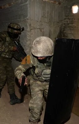 Komandolar en kritik noktada