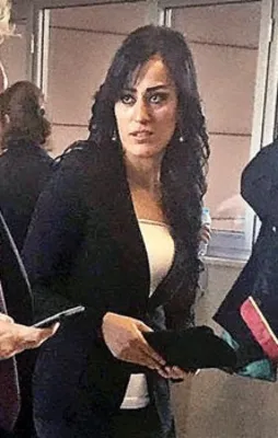 Mahkeme çıkışı HDP'lilerle poz verdi