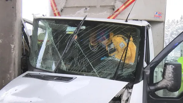 SON DAKİKA: İstanbul'da kar fırtınası! ❄İstanbul Valiliği'nin uyarılarına rağmen yollar tuzlanmadı: Ali Yerlikaya dikkat çekmişti servisler ve İETT yollarda kaldı-4