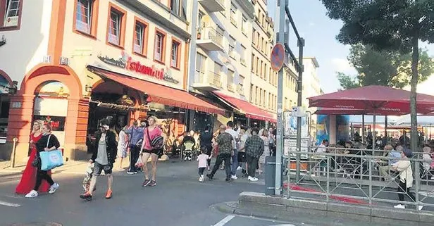 FETÖ kumpasçısı eski savcı Zekeriya Öz’e yumruk