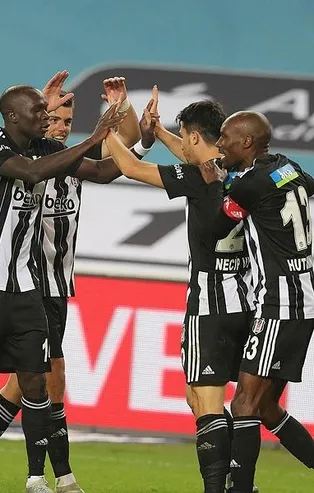 15 yıllık seri bozuldu! Kadıköy'deki dev derbide kazanan Beşiktaş (MS: Fenerbahçe 3 - 4 Beşiktaş)