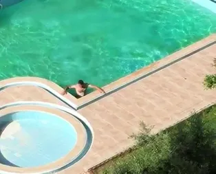 Pes dedirten olay! Rus turist çırılçıplak...