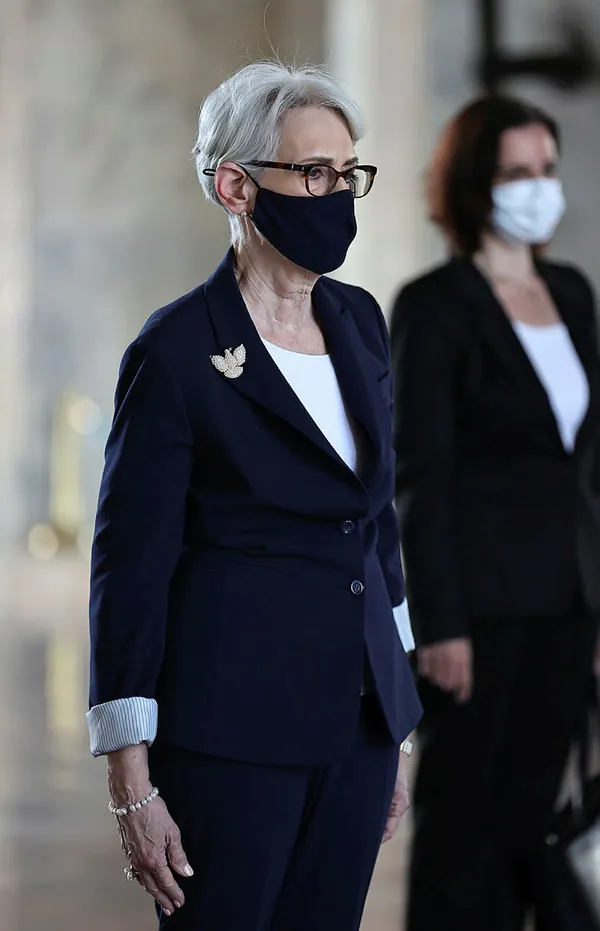 abd-disisleri-bakan-yardimcisi-wendy-sherman-anitkabir-ziyaretinden-sonra-teror-orgutu-pkkypgye-desteklerini-yineledi-1622222469892.jpg ABD Dışişleri Bakan Yardımcısı Wendy Sherman, Anıtkabir ziyaretinden sonra terör örgütü PKK/YPG'ye desteklerini yineledi-1