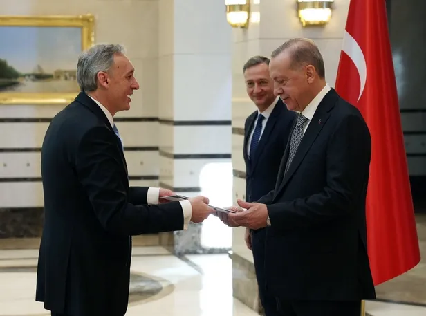 baskan-erdogan-guven-mektubu-sunan-buyukelcileri-kabul-ediyor-1672144964589.jpeg Başkan Erdoğan'dan 'güven mektubu' kabulü! İsrail Büyükelçisi Lillian ile dikkat çeken diyalog: Herzog'dan Türkçe mesaj-4