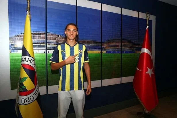 son-dakika-transfer-haberleri-fenerbahce-genc-futbolcu-emir-ortakayayi-kadrosuna-katti-1628353636621.jpeg Son dakika transfer haberleri: Fenerbahçe genç futbolcu Emir Ortakaya'yı kadrosuna kattı!-1