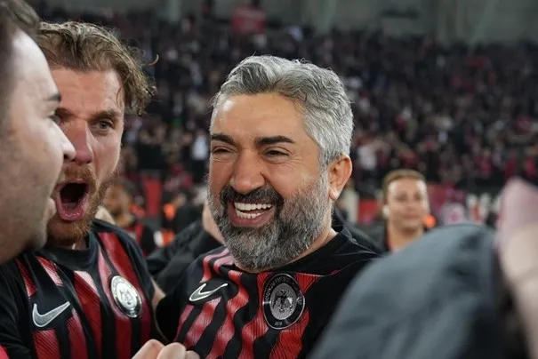 bir-sehrin-ruyasi-corum-fk-super-lige-yuruyor-1779257672514.jpeg Bir şehrin rüyası: Çorum FK Süper Lig’e yürüyor-3