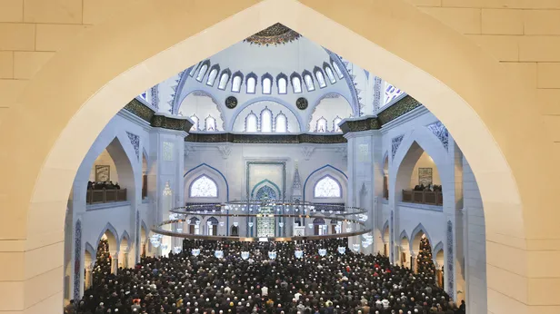 MİRAÇ KANDİLİ NAMAZI niyeti, kılınışı, vakti! 🧎 2024 Diyanet Miraç Kandili namazı kaç rekat? Ne zaman, saat kaçta kılınmalı?