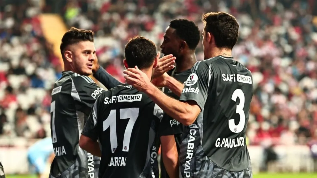 Beşiktaş'ın Antalyaspor maçı sonrası şok yorum! "Sergen'in ihaneti"