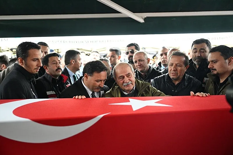 Törene babası Şeref İlgen (ortada) de katıldı. (AA)