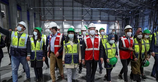 CHP'den başörtülü poz kurgusu mu? Kemal Kılıçdaroğlu'nun yanındaki iki başörtülü kişinin baret takmamaları dikkat çekti