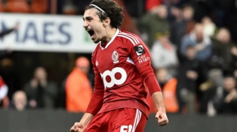 trabzonsporda-8-transfer-gundemde-sampiyonlugun-fitilini-atesleyecek-yildizlar-yola-cikti-1718113186404.jpeg Trabzonspor'da 8 transfer gündemde! Şampiyonluğun fitili ateşlendi-22