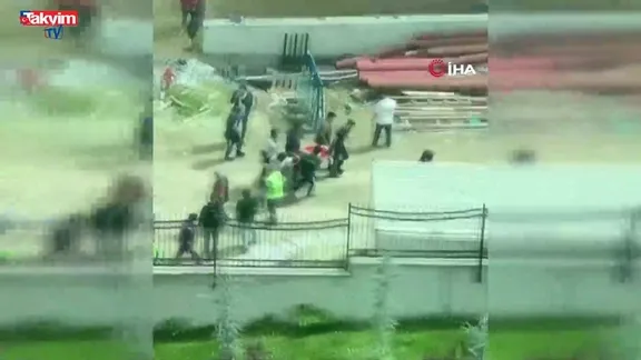 Ankara'da kule vinç devrildi: 3 yaralı