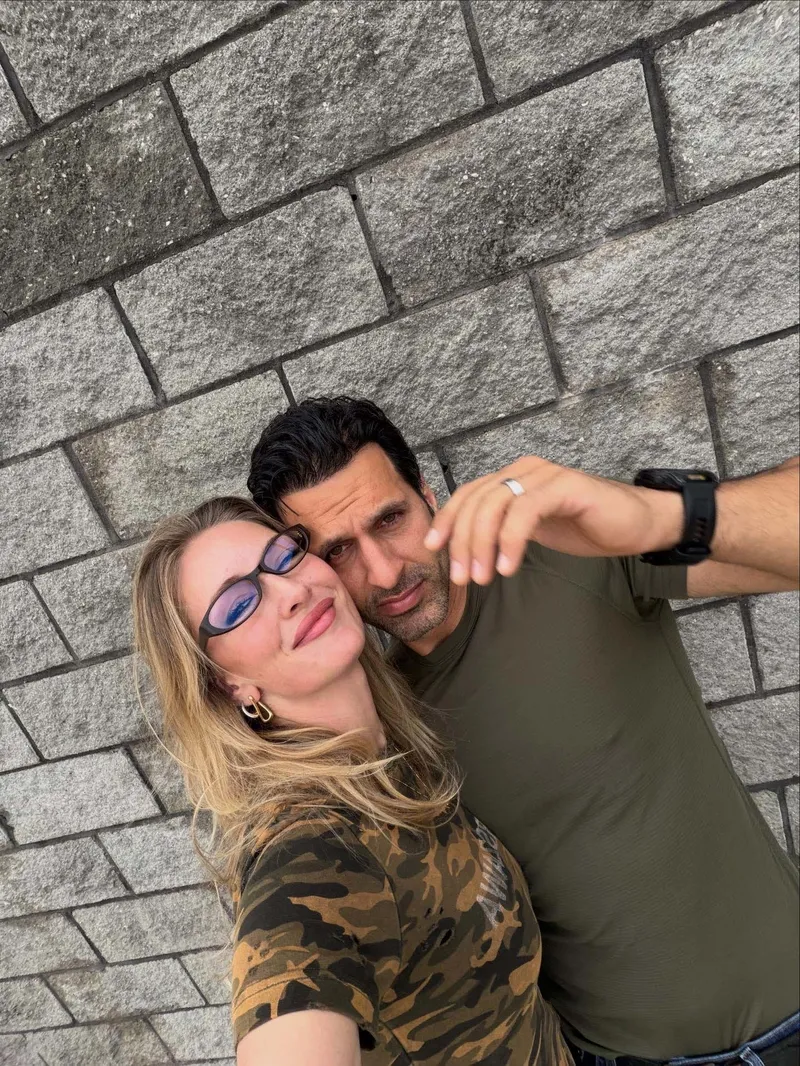 yasemin-allen-ve-erdal-kayadan-ask-dolu-kareler-las-vegas-nikahi-sonrasi-isirmalik-paylasim-1771507659334.jpg Yasemin Allen ve Erdal Kaya’dan aşk dolu kareler: Las Vegas nikahı sonrası "Isırmalık" paylaşım-4